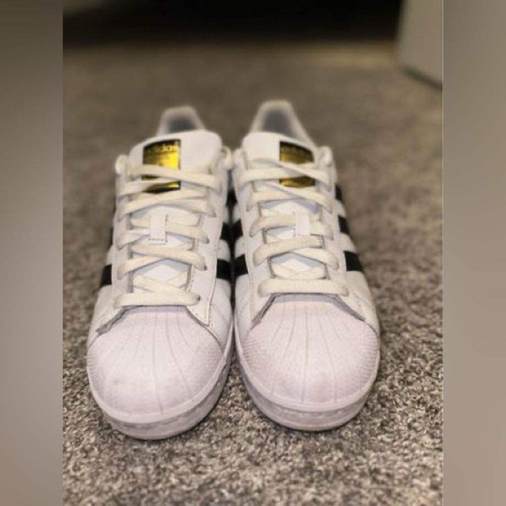 Adidas superstars
